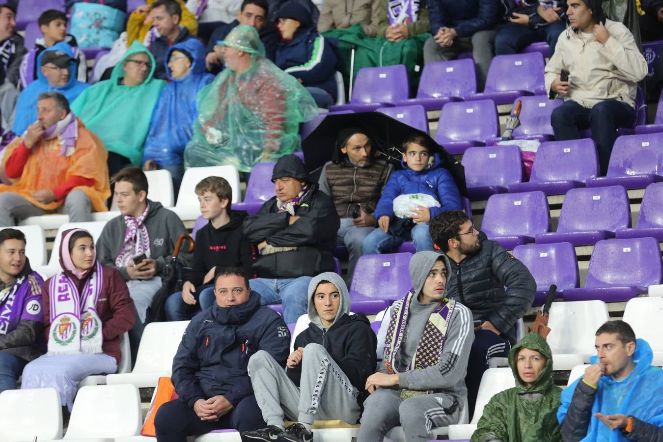 Fotos: Búscate en las fotos de la grada del Real Valladolid-Celta de Vigo (4/4)