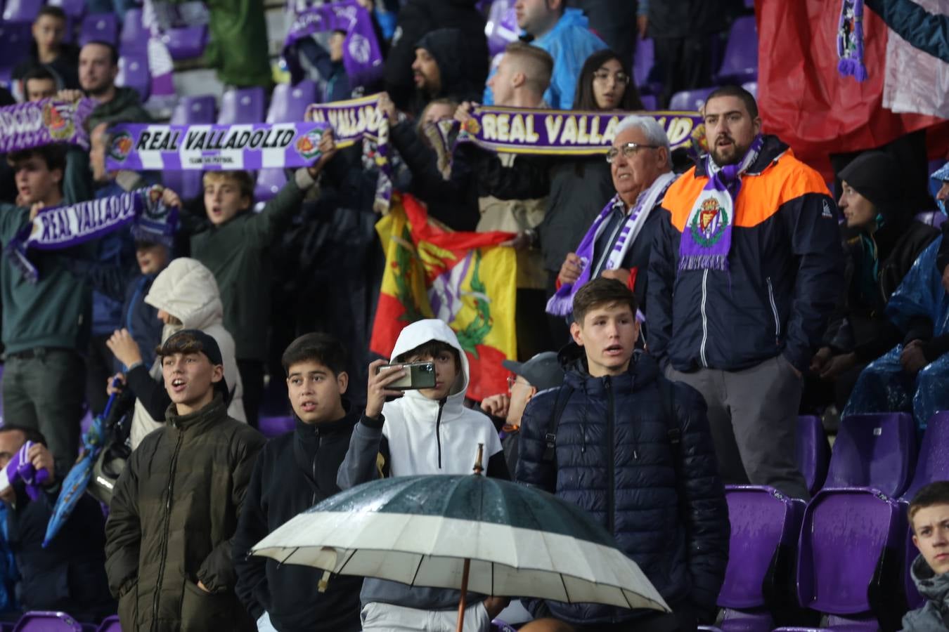 Fotos: Búscate en las fotos de la grada del Real Valladolid-Celta de Vigo (4/4)