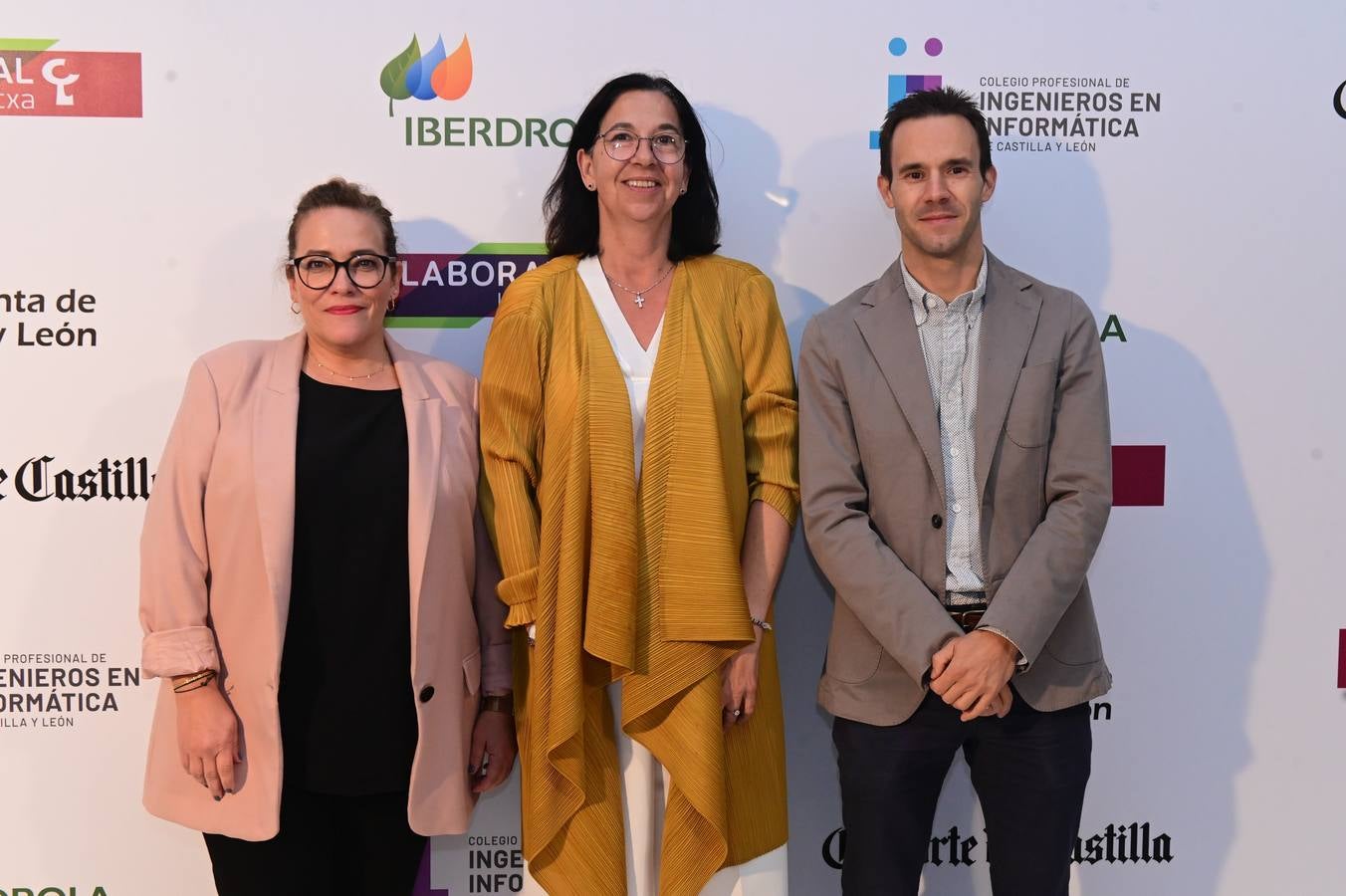 Charo Chávez, concejala de Innovación y Desarrollo Económico, Alicia Villar, subdelegada del Gobierno en Valladolid, y Antonio Ibáñez, director general de Telecomunicaciones de la Junta de Castilla y León.