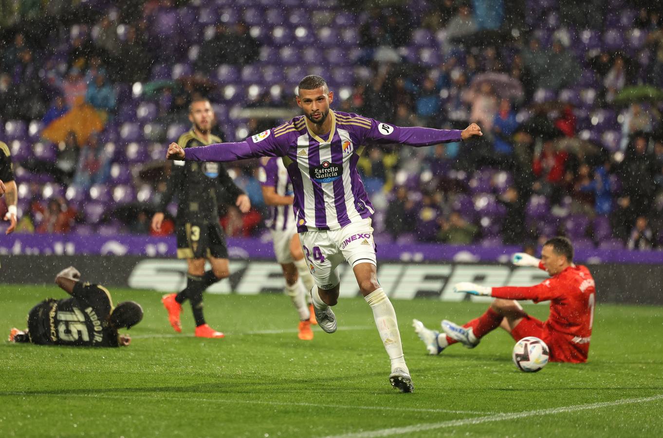 Fotos: El Real Valladolid golea al centa de Vigo (4-1)