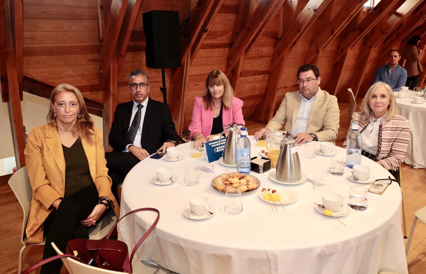 Pilar Peinador, relaciones institucionales Vox Valladolid; José Luis Díez, Grupo Eulen; Isabel Aires, Eulen; Felipe González, Cofocyl y Ana Alonso de El Norte de Castilla.