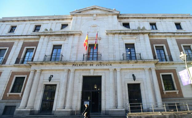 Cuatro años y nueve meses de cárcel para un militar que abusó de su hija y se exhibió desnudo ante ella