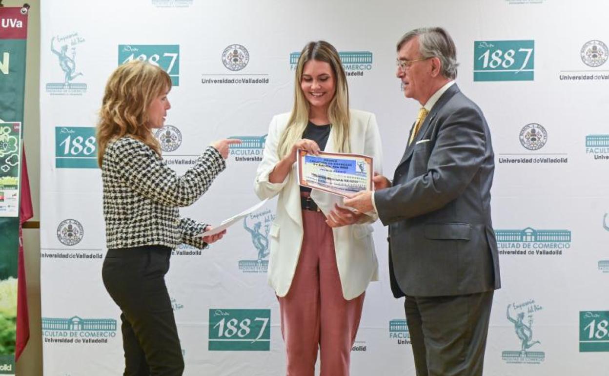 Nerea Jáñez, en el centro, ganadora por su empresa Namai.