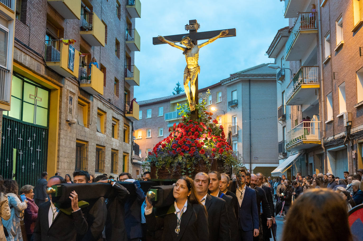 Fotos: La cofradía de la Vera Cruz está de cumpleaños