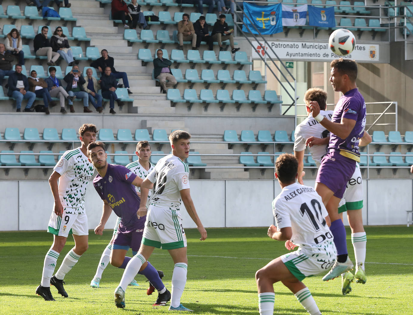 Fotos: Importante victoria para el Palencia Cristo ante el Oviedo Vetusta (2-0)