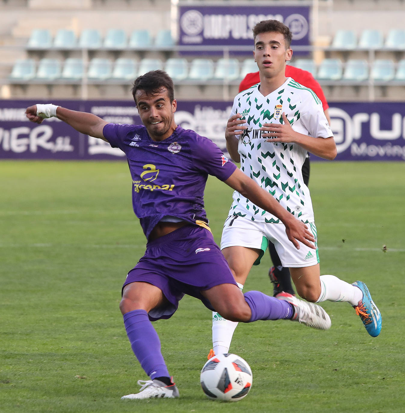 Fotos: Importante victoria para el Palencia Cristo ante el Oviedo Vetusta (2-0)