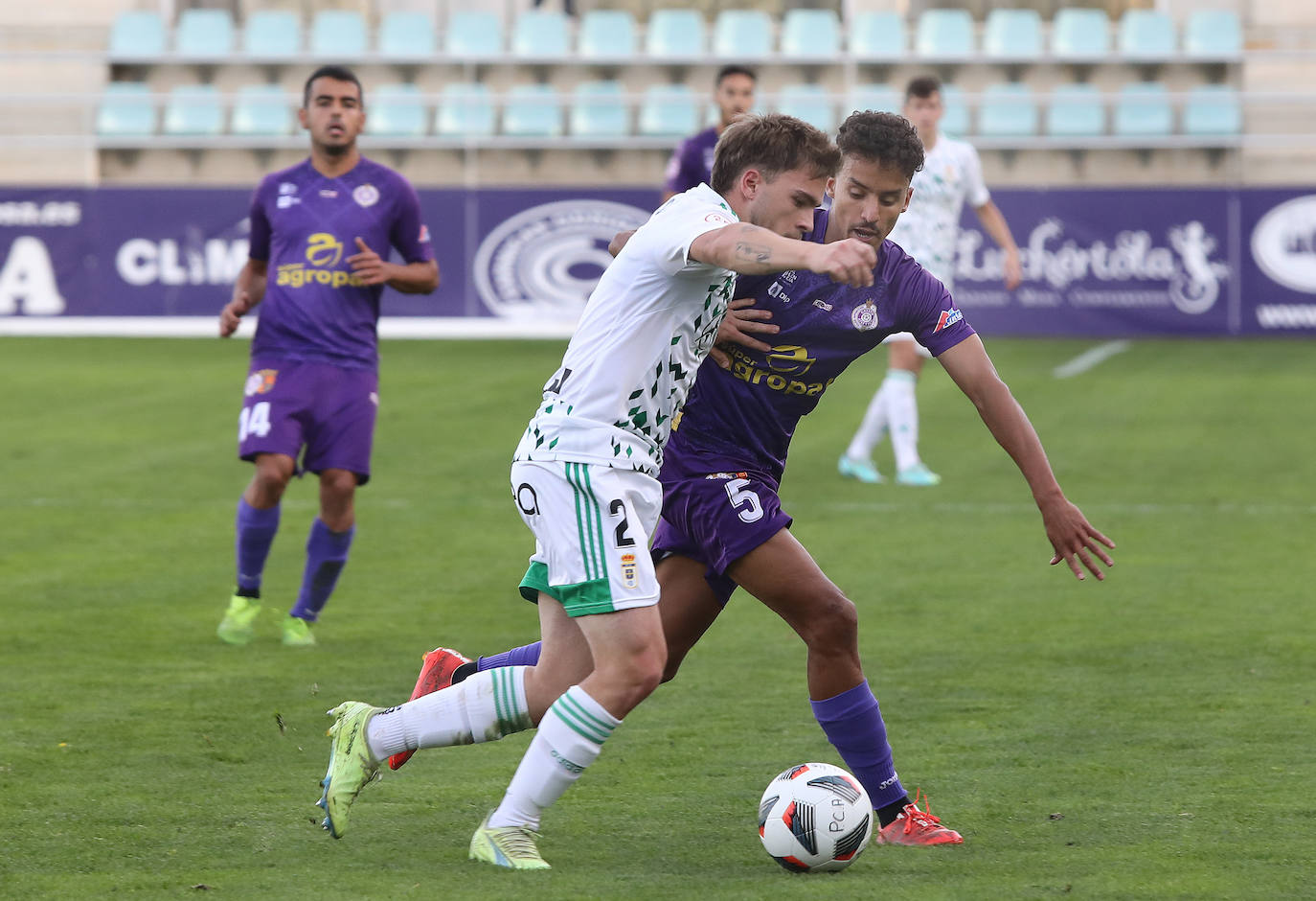 Fotos: Importante victoria para el Palencia Cristo ante el Oviedo Vetusta (2-0)