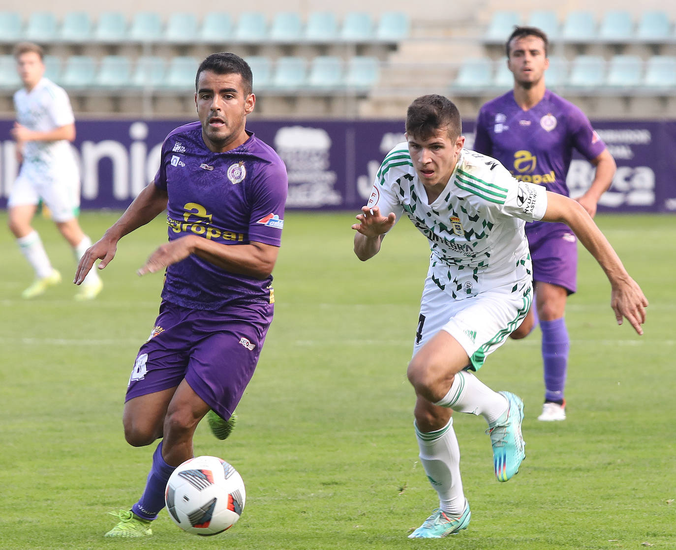 Fotos: Importante victoria para el Palencia Cristo ante el Oviedo Vetusta (2-0)