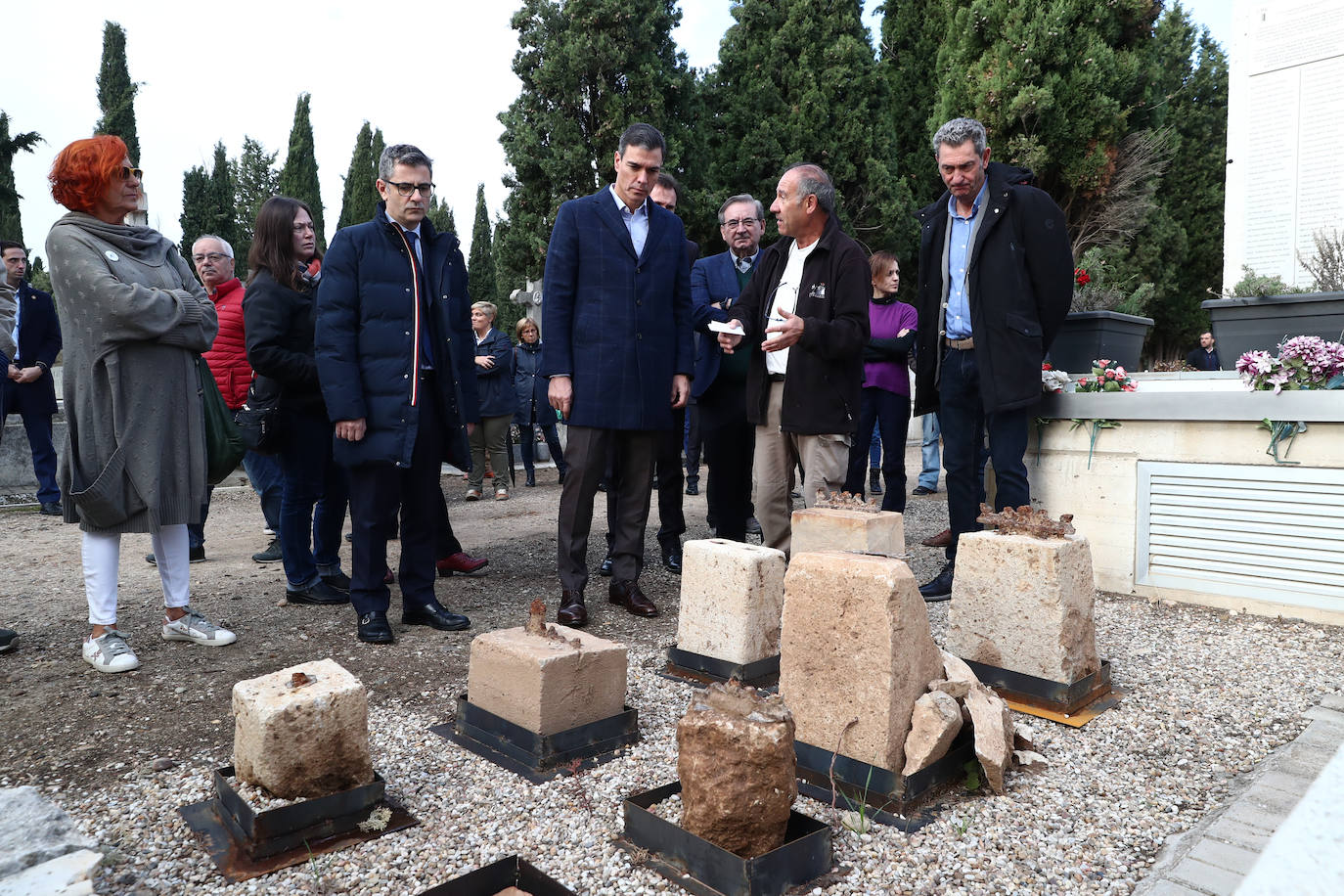 Fotos: Pedro Sánchez, en las fosas franquistas del cementerio de Valladolid