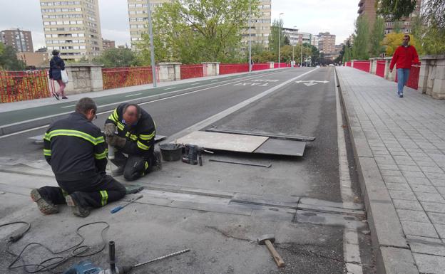 Reabierto al tráfico el puente de Poniente, que volverá a cerrarse hoy para rematar la obra