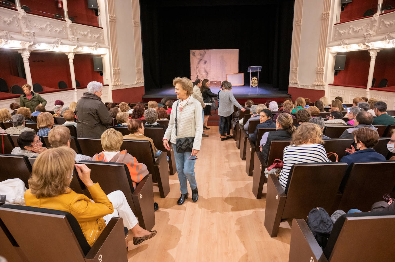 Fotos: Puesta de largo para la inauguración del curso de los Ceas en Palencia