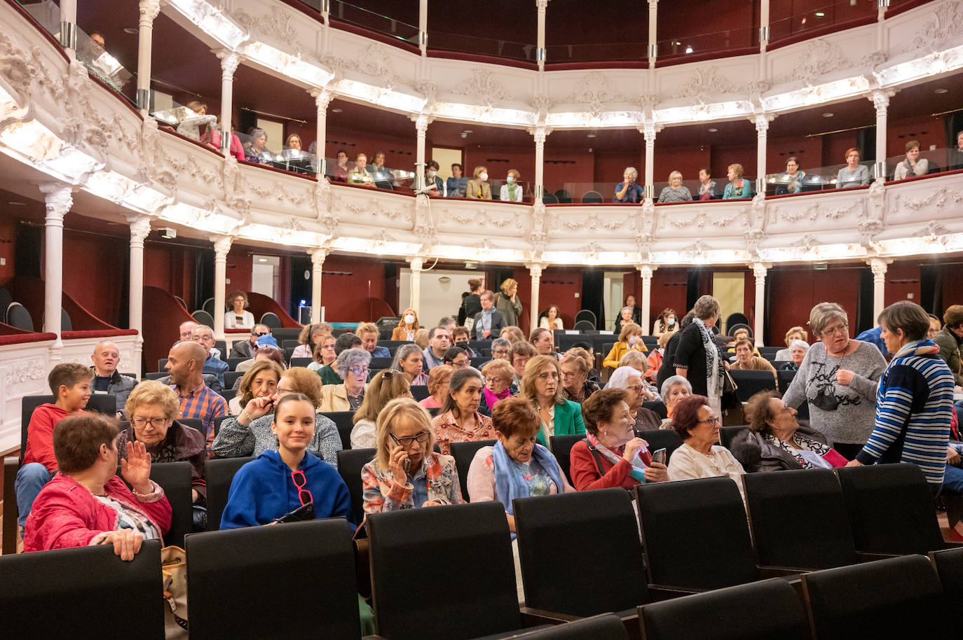 Fotos: Puesta de largo para la inauguración del curso de los Ceas en Palencia