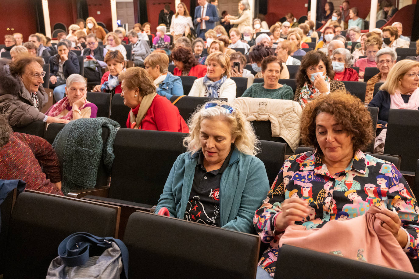 Fotos: Puesta de largo para la inauguración del curso de los Ceas en Palencia
