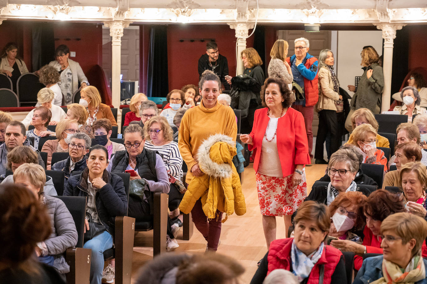 Fotos: Puesta de largo para la inauguración del curso de los Ceas en Palencia