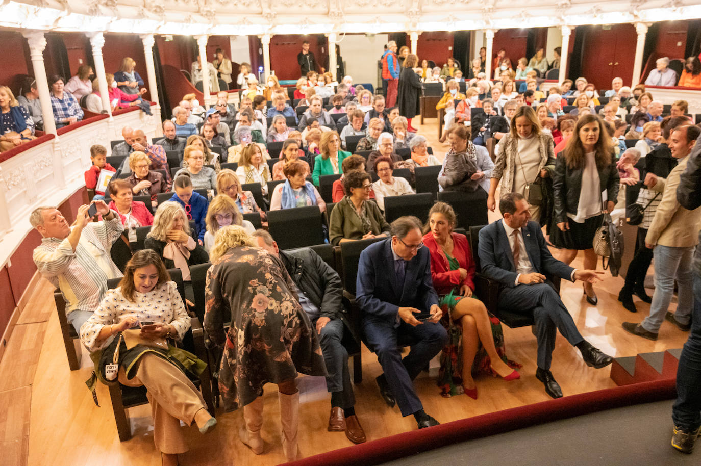Fotos: Puesta de largo para la inauguración del curso de los Ceas en Palencia