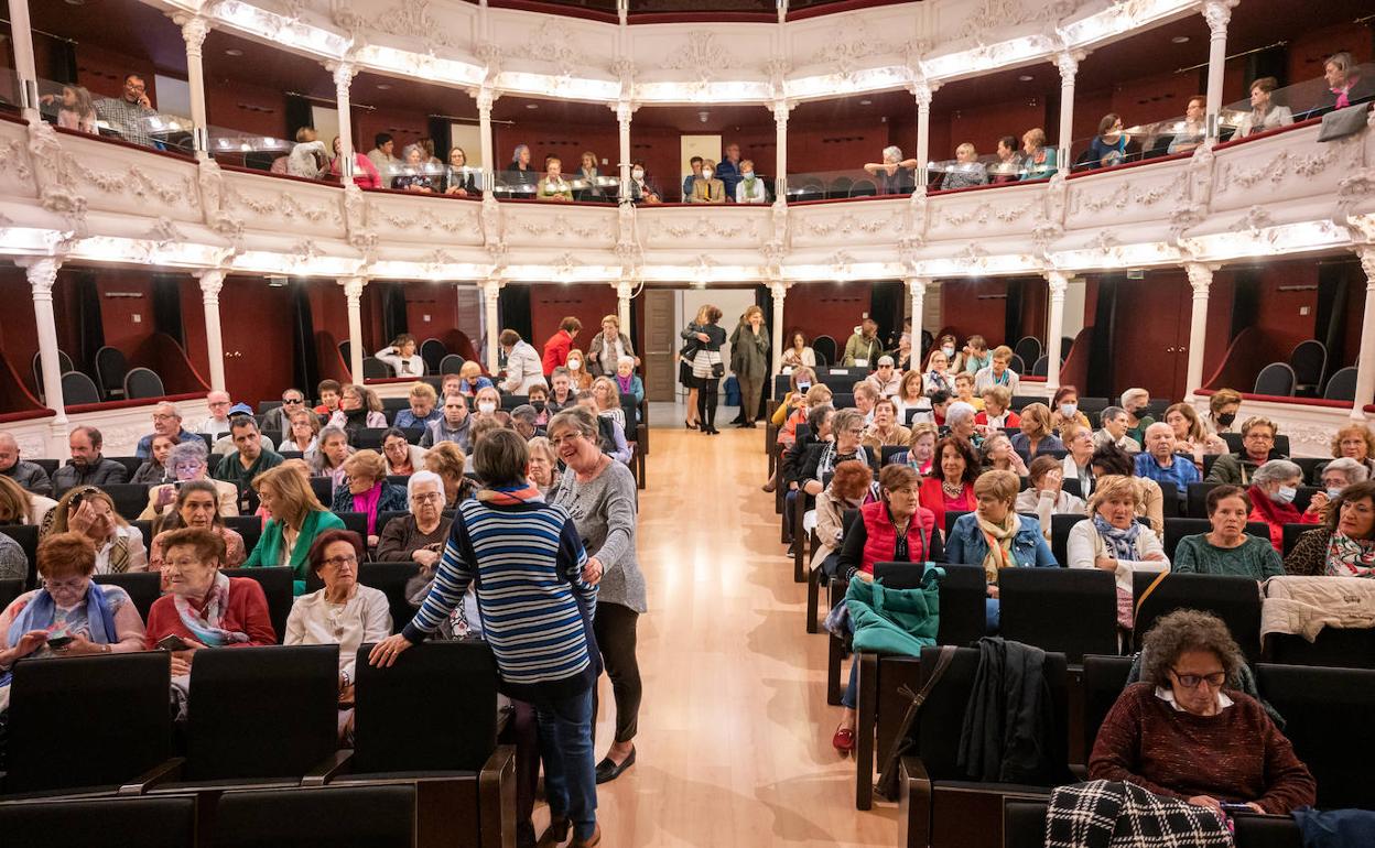 Alumnos de los Ceas, en el Teatro Principal.