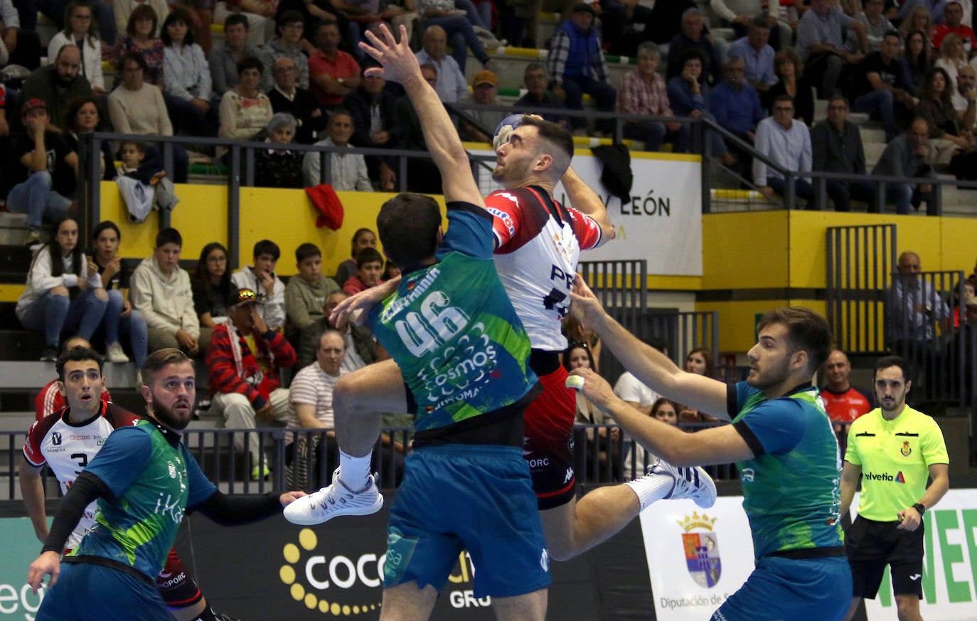 Partido entre el Balonmano Nava y el Kasa Boadilla. 