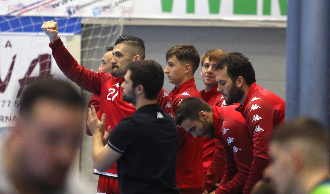 Partido entre el Balonmano Nava y el Kasa Boadilla. 