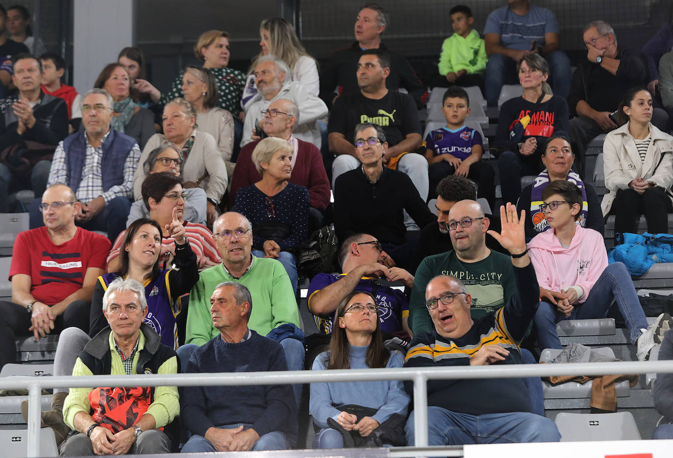 Fotos: Búscate en el Pabellón en el partido Zunder Palencia-Andorra