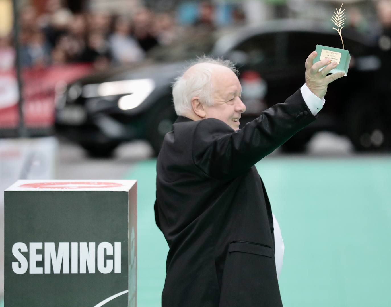 Fotos: Alfombra verde en la clausura de la Seminci 2022 (3/4)