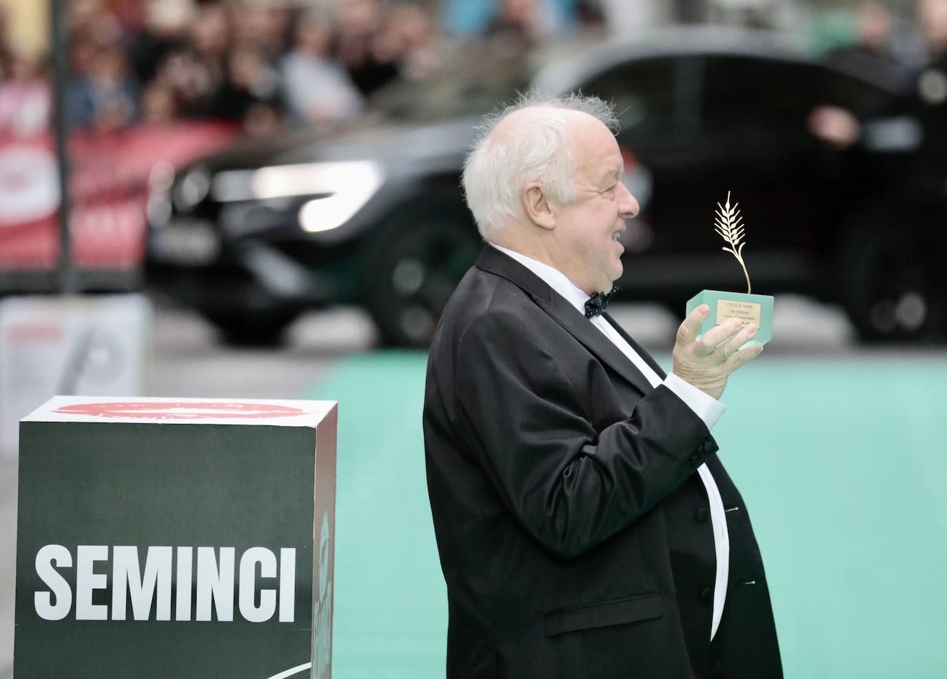 Fotos: Alfombra verde en la clausura de la Seminci 2022 (4/4)