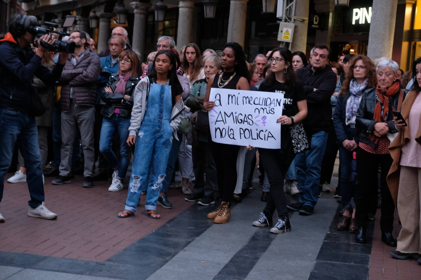 Fotos: Concentración por el asesinato de Teresa Rodríguez en Valladolid