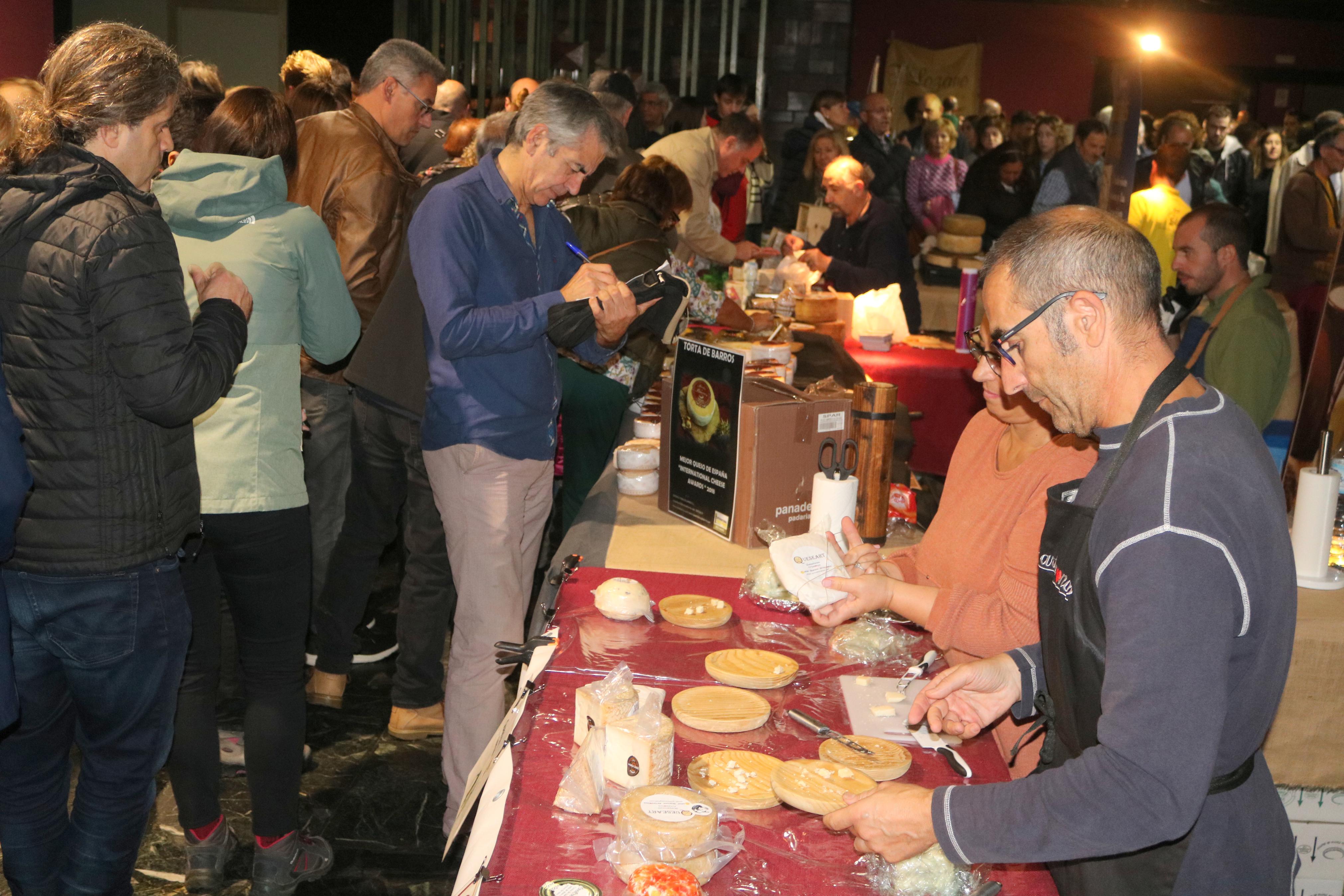 Baltanás celebró una multitudinaria feria del queso y el vino