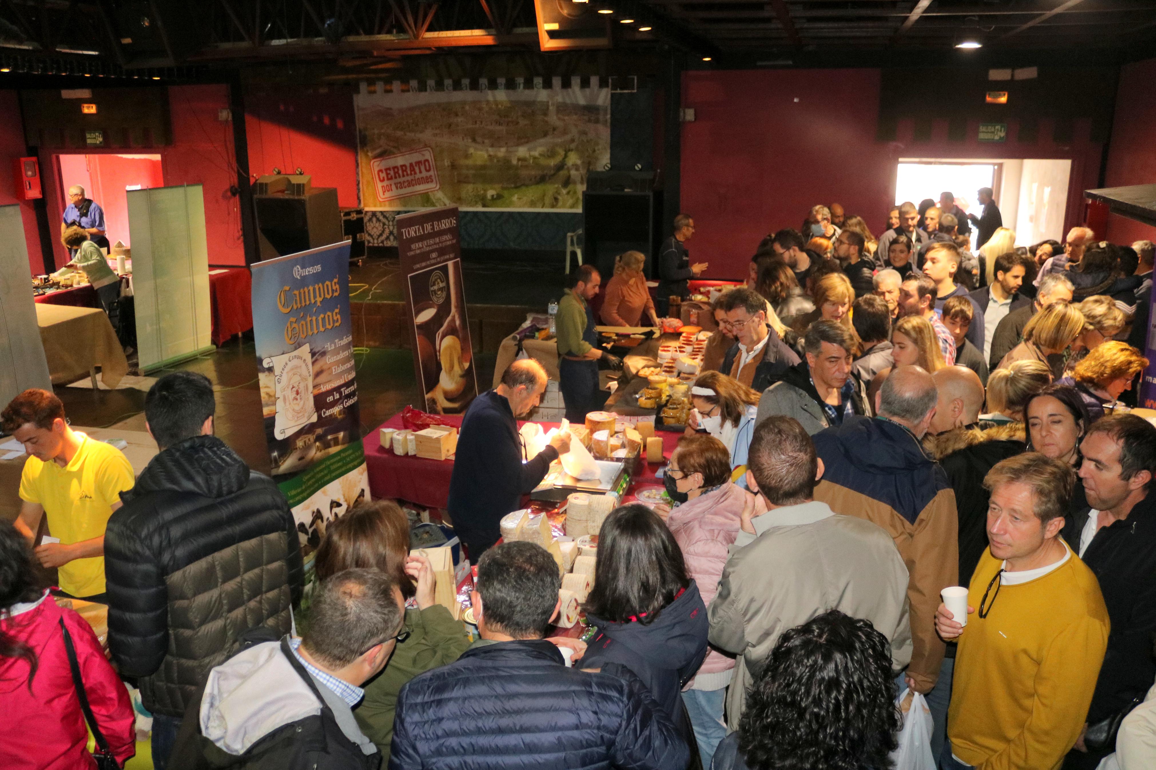 Baltanás celebró una multitudinaria feria del queso y el vino