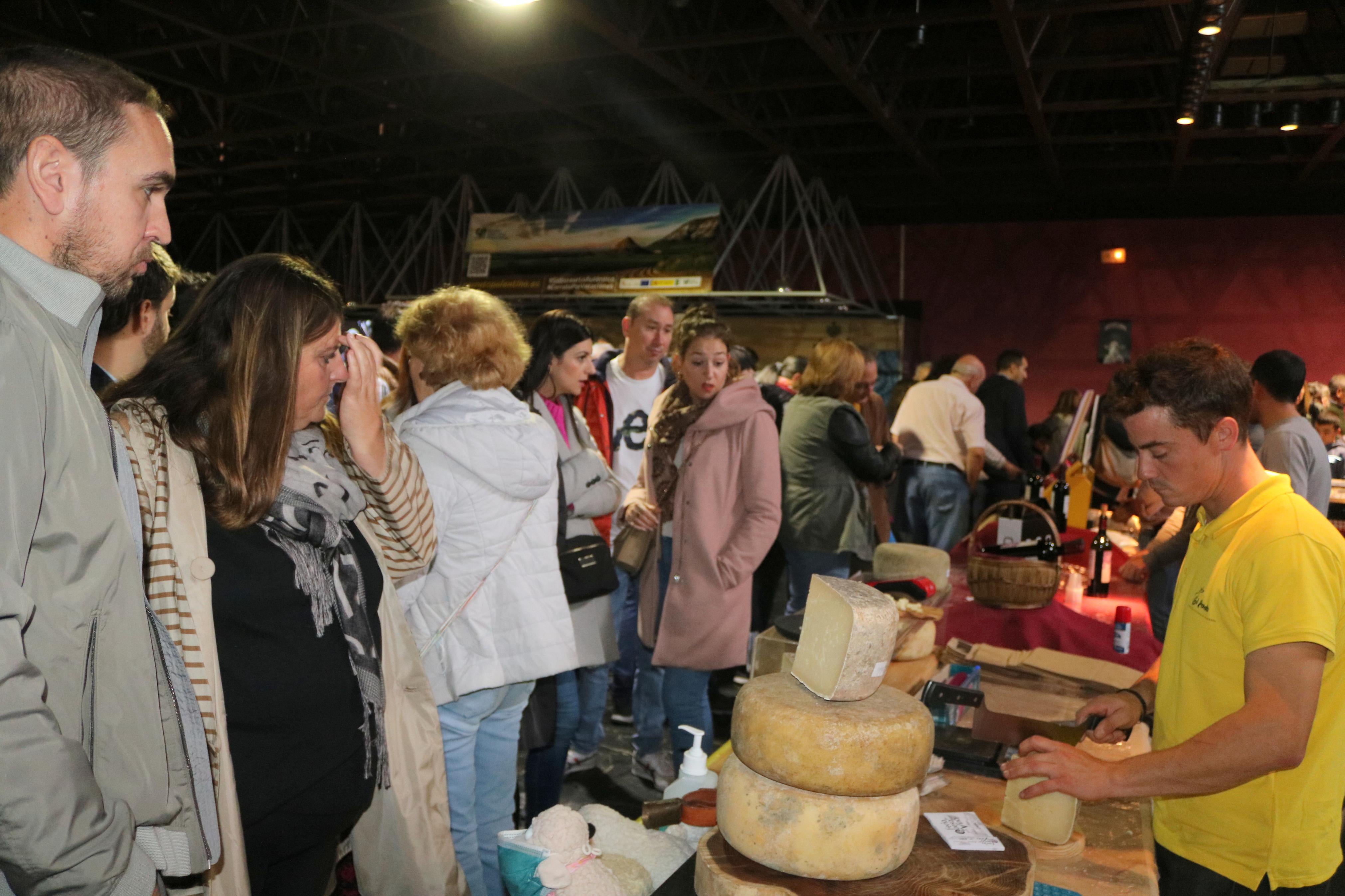 Baltanás celebró una multitudinaria feria del queso y el vino