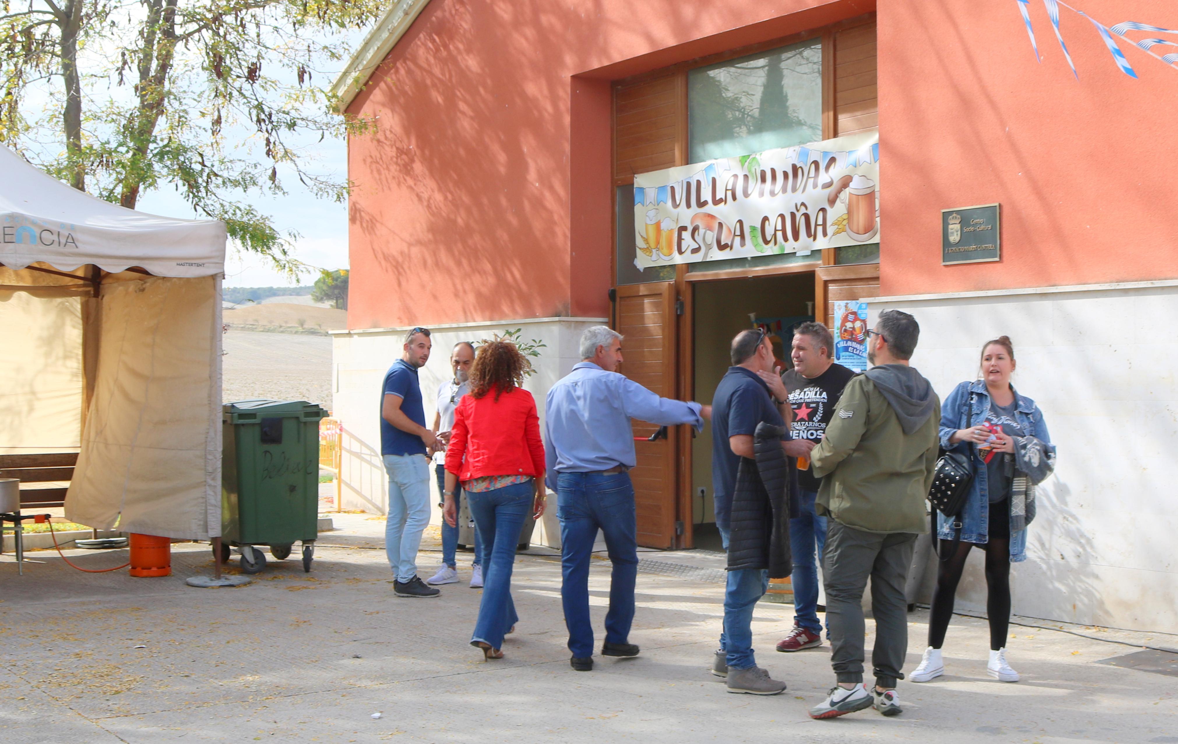 Numerosos vecinos y visitantes disfrutaron de la jornada dedicada a la cerveza en Villaviudas