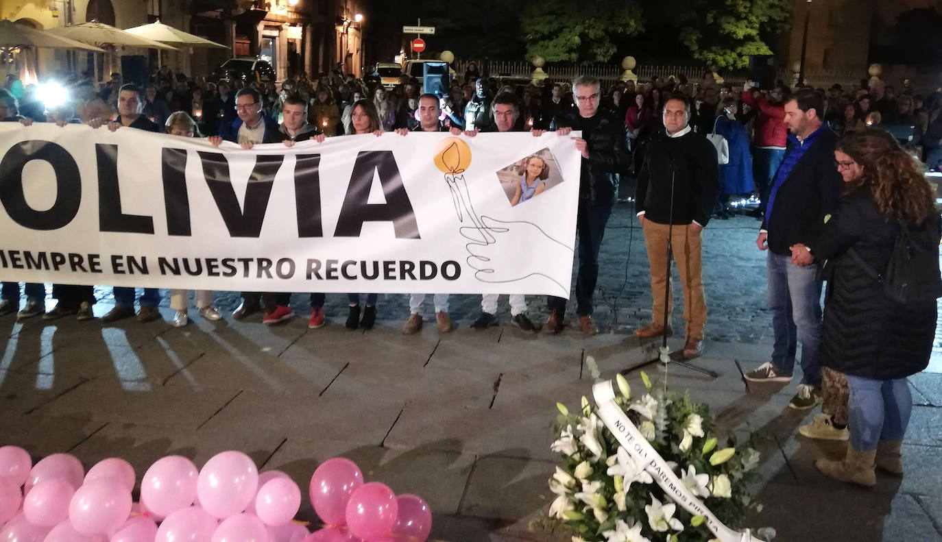 Concentración en repulsa al asesinato de Olivia. 