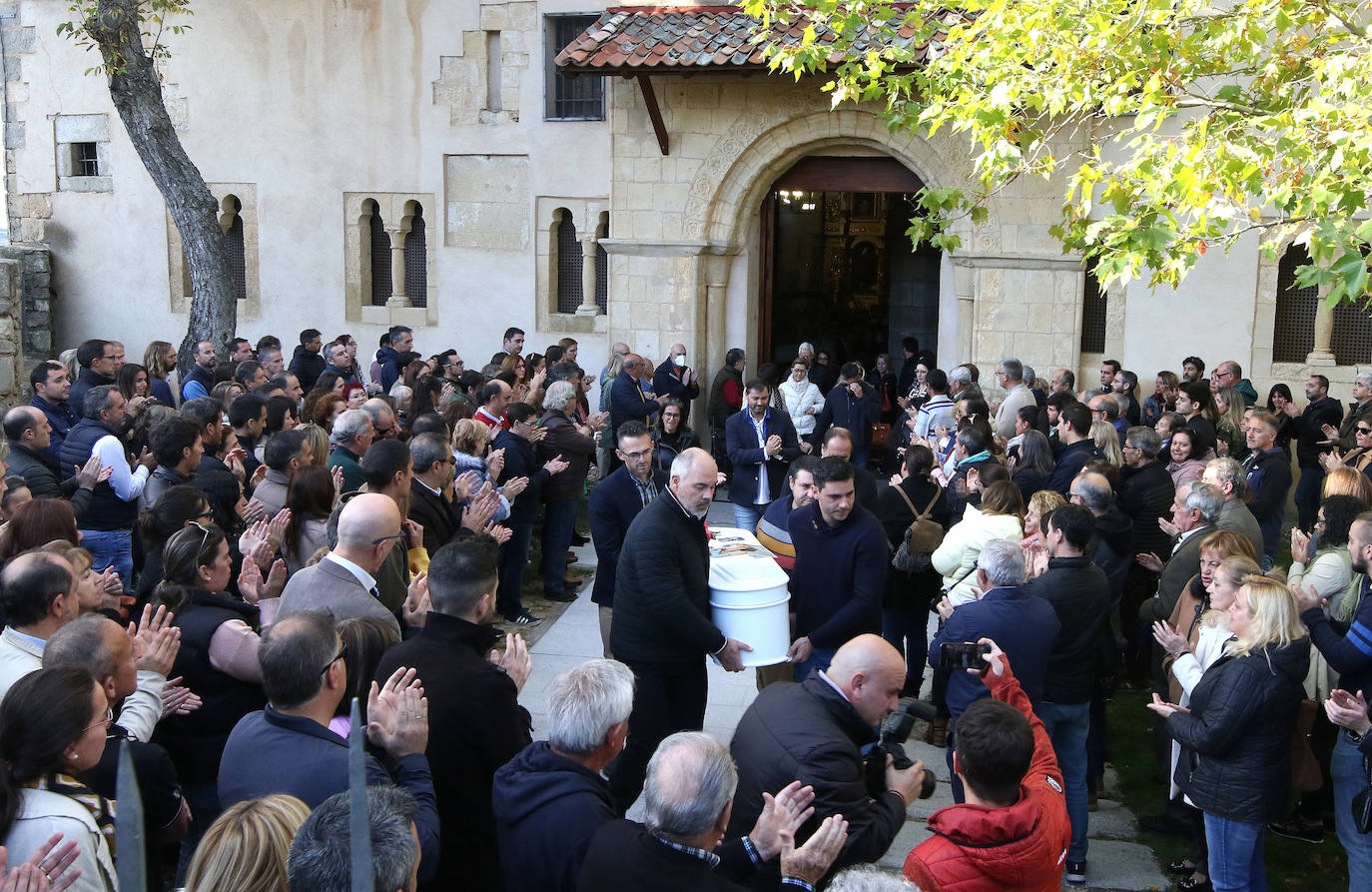 Funeral de Olivia en Torrecaballeros. 