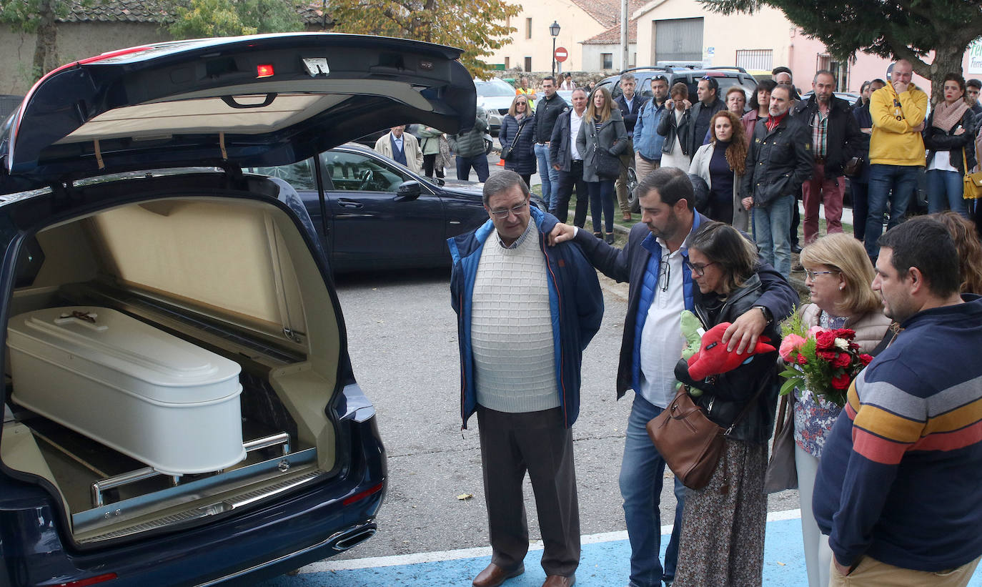 Funeral de Olivia en Torrecaballeros. 