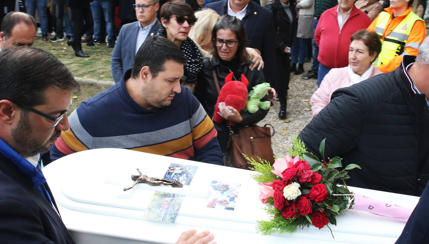 Funeral de Olivia en Torrecaballeros. 