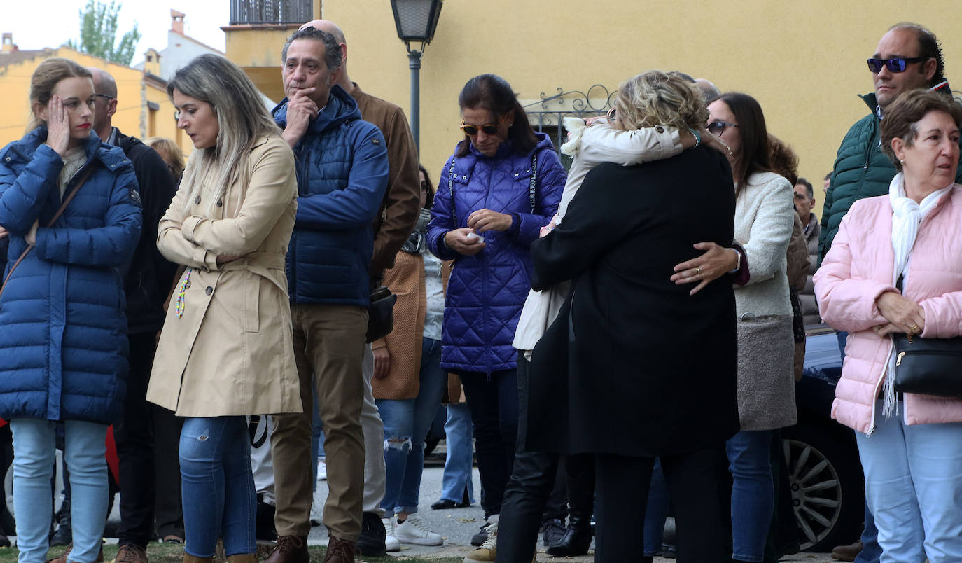 Funeral de Olivia en Torrecaballeros. 