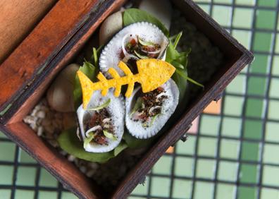 Imagen secundaria 1 - Alejandro Huerta y su tapa de atún rojo sandía, emulsión de foie gras, miel de cacao y quinoa. 