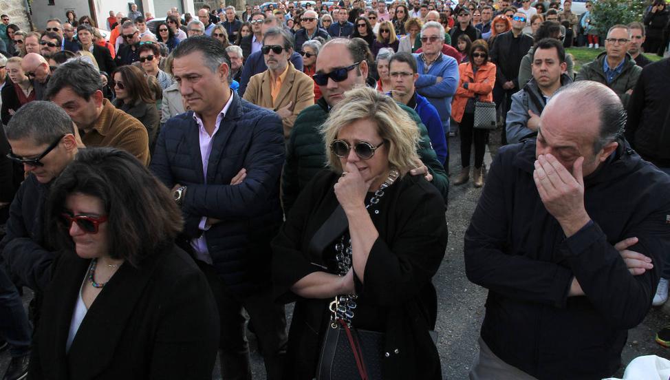 Dolor, rabia e impotencia en la concentración en Torrecaballeros 