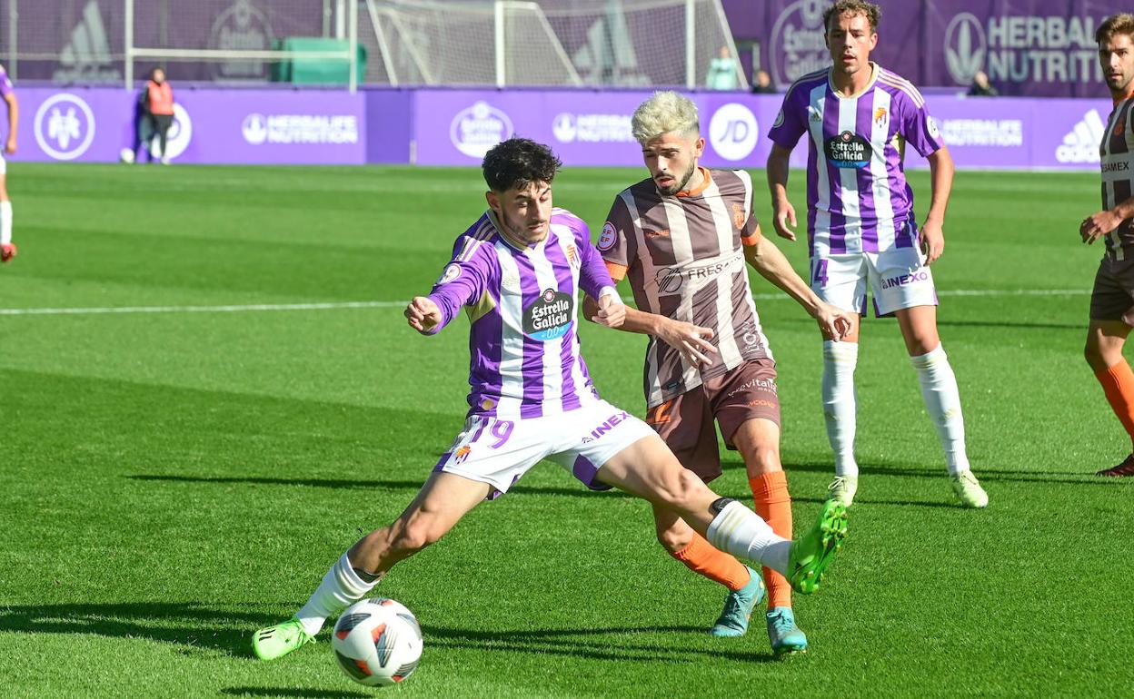 Momento del partido disputado en los Anexos frente al Avilés Industrial.
