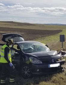 Imagen secundaria 2 - Valladolid: Trasladada en helicóptero al hospital tras colisionar con un camión en Almenara de Adaja