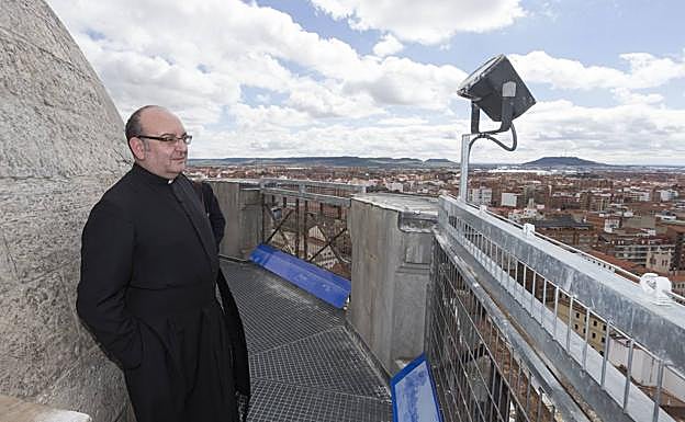 El deán de la Catedral afronta su cuarto mandato con la «necesidad de mejorar el suelo de la seo»