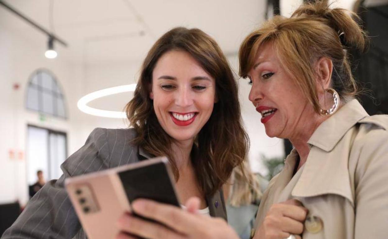 Irene Montero, ministra de Igualdad, con Mar Cambrollé, presidenta de Federación Plataforma Trans 