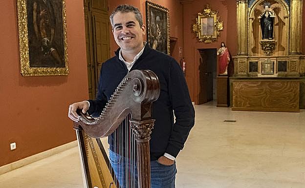 Música que brota del corazón herido de un cura en el confinamiento