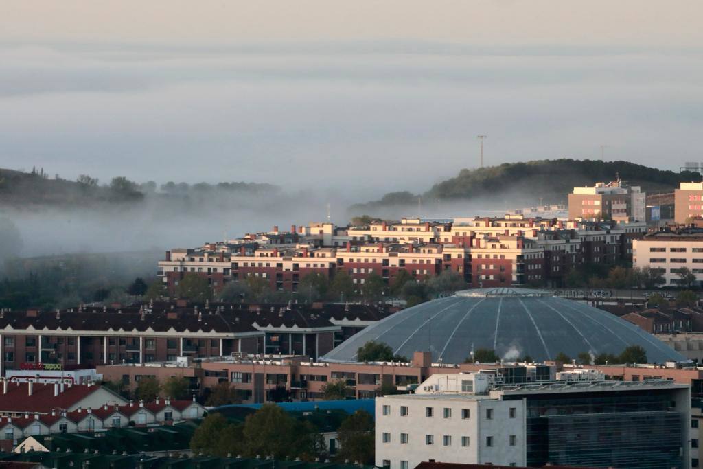 Fotos: Valladolid amanece envuelta en un fino manto de niebla