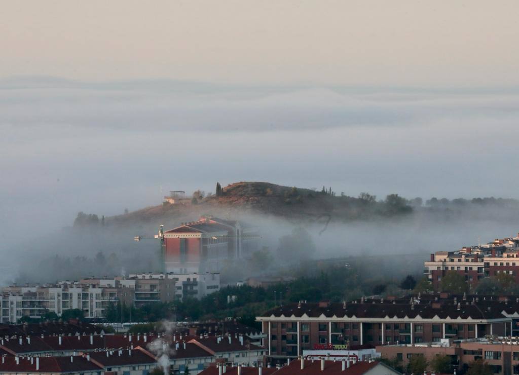 Fotos: Valladolid amanece envuelta en un fino manto de niebla