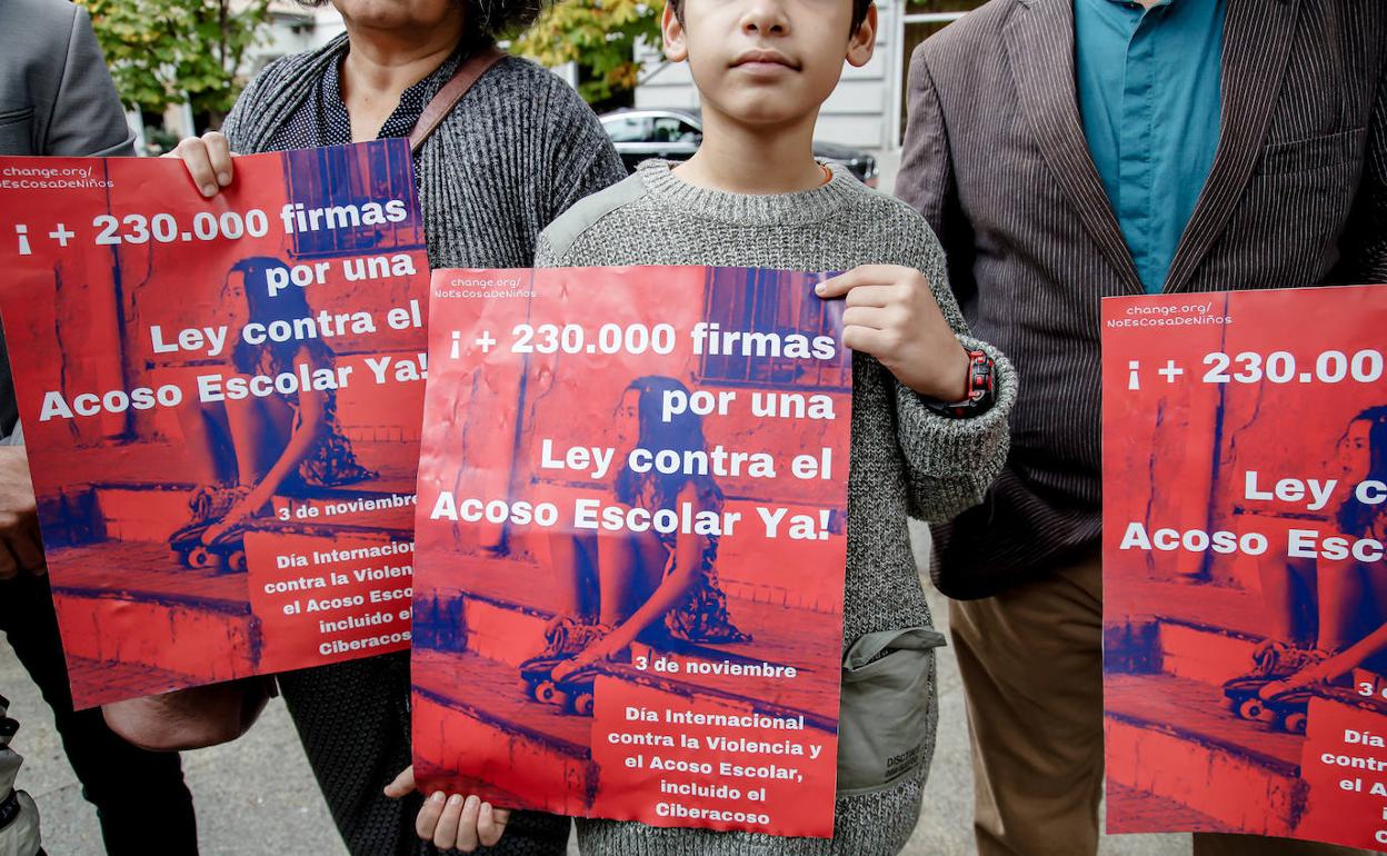 Campaña para reclamar un protocolo nacional contra el acoso escolar.