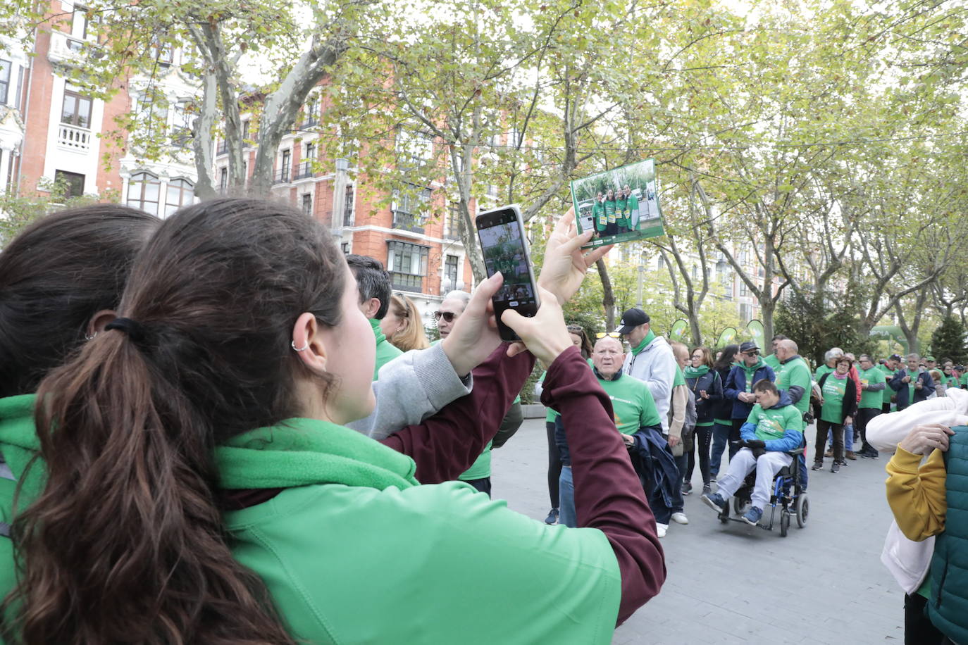 Fotos: La marcha contra el cáncer llena Valladolid de verde