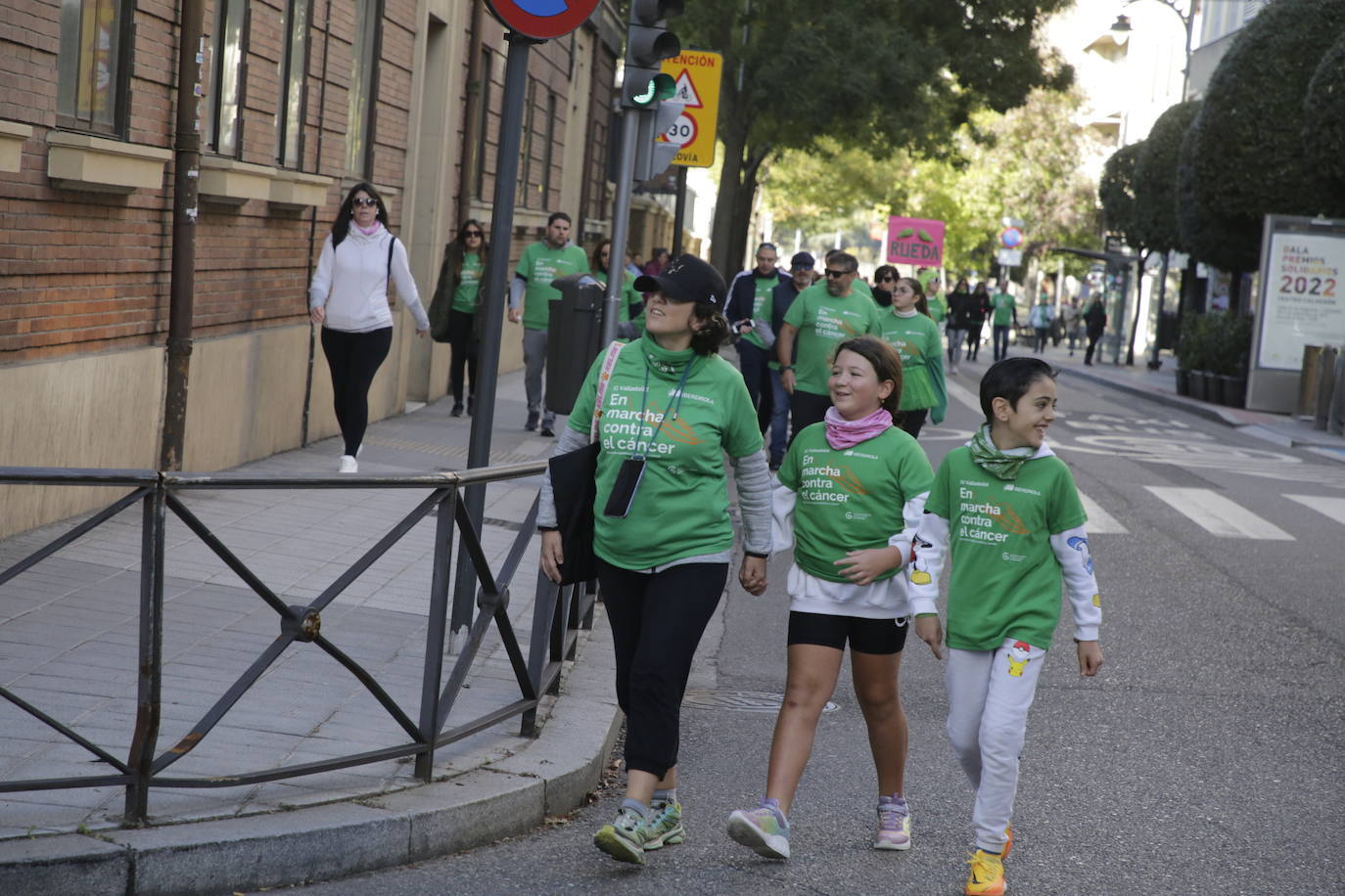 Fotos: La marcha contra el cáncer llena Valladolid de verde