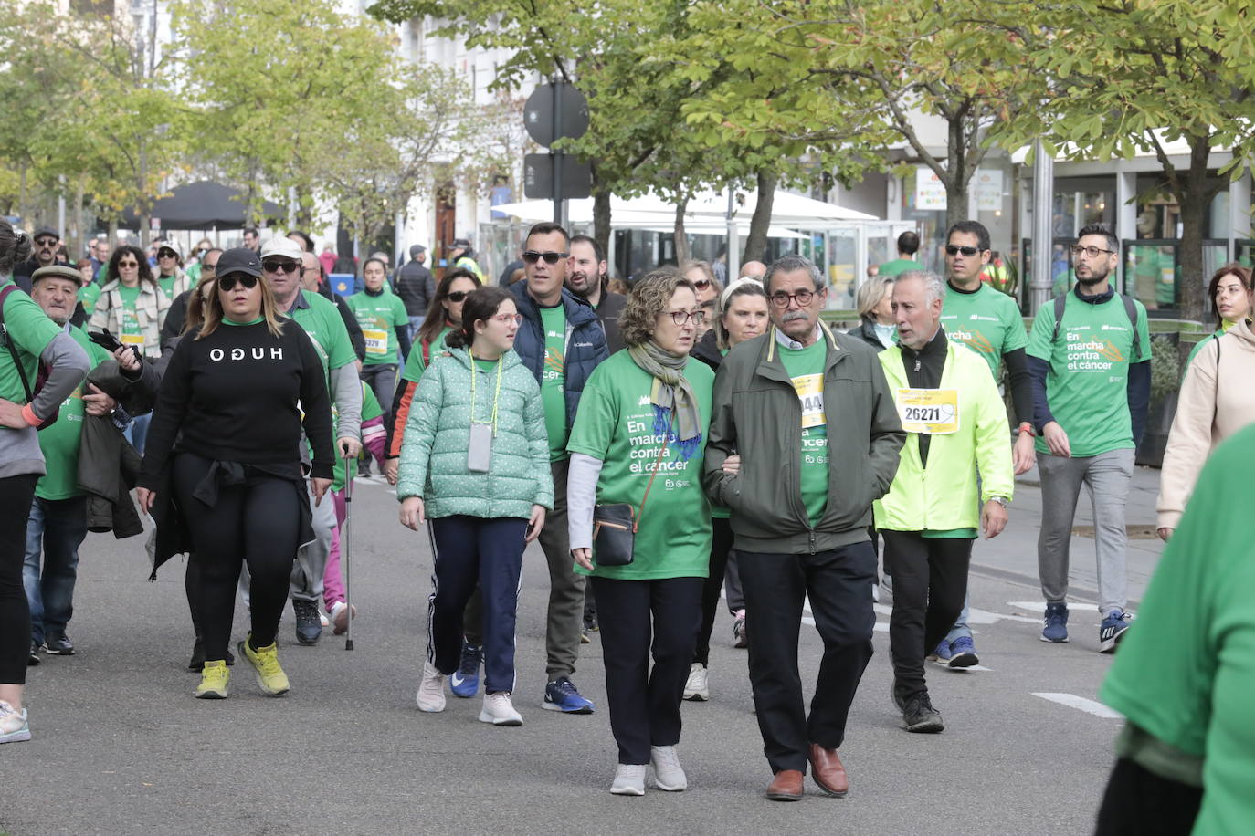 Fotos: La marcha contra el cáncer llena Valladolid de verde