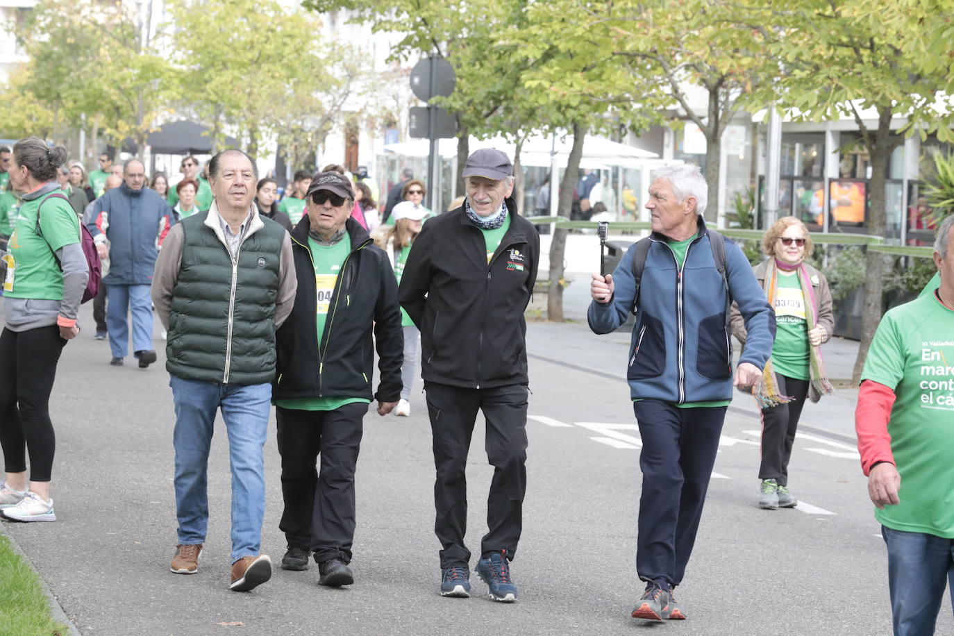 Fotos: La marcha contra el cáncer llena Valladolid de verde