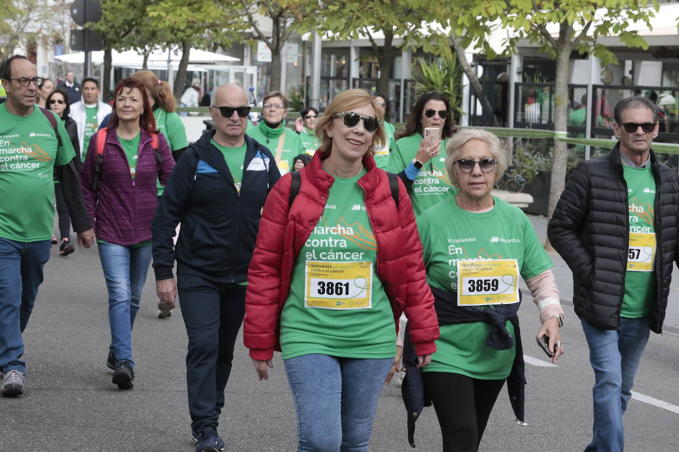 Fotos: La marcha contra el cáncer llena Valladolid de verde